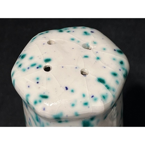 Set of Vintage Salt and Pepper shakers. Blue and Green speckled. Super cute! - Picture 4 of 5